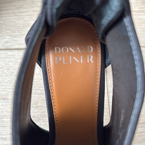 Donald Pliner Panina Black Bootie size 8 - Picture 2 of 9